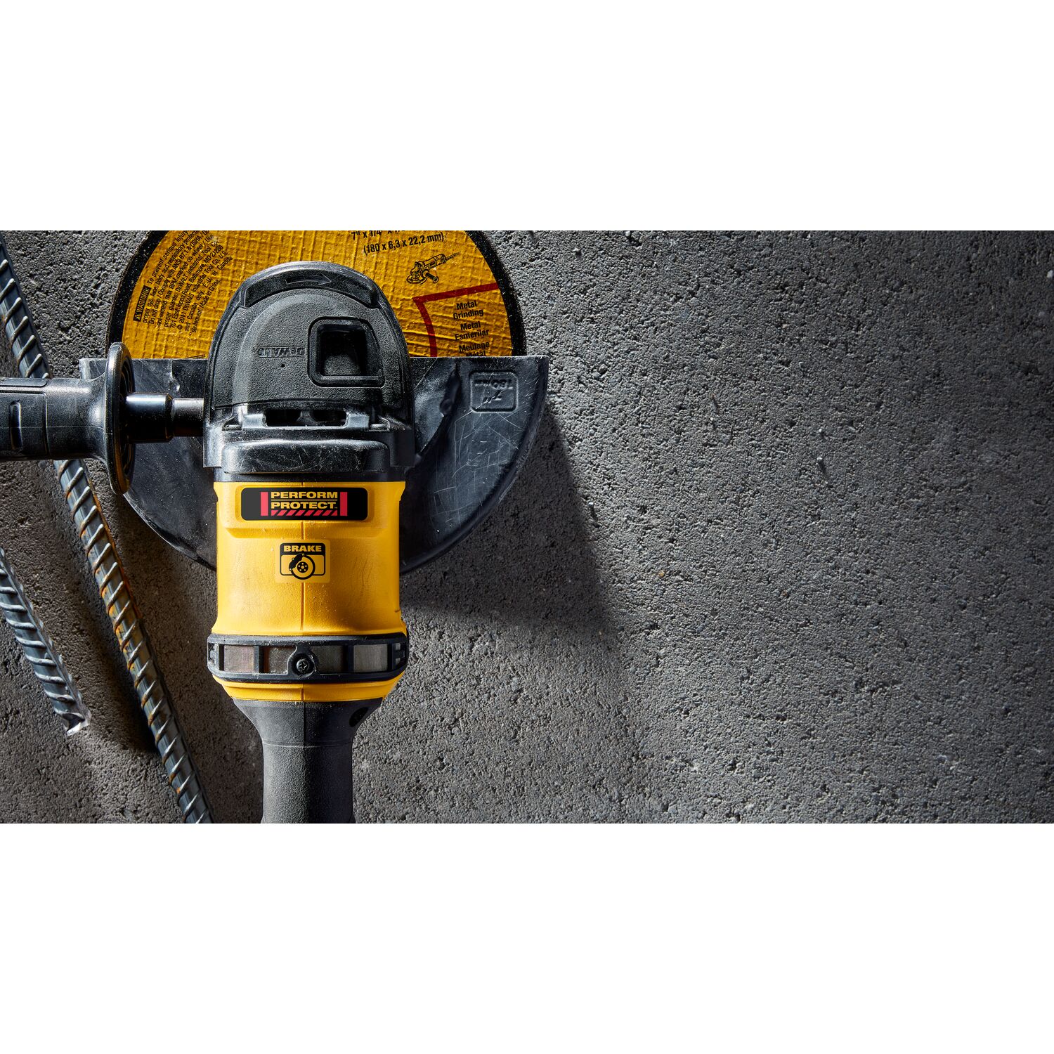  DEWALT Amoladora inalámbrica sin escobillas de 60V MAX* 7  pulgadas con kit de freno de retroceso (DCG440X2) : Herramientas y Mejoras  del Hogar