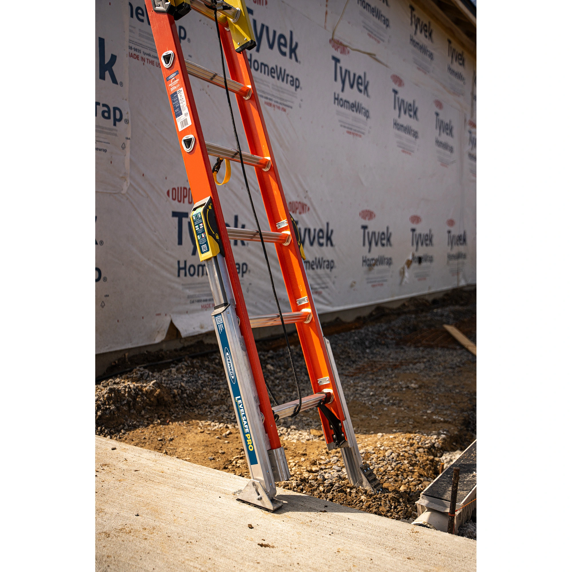 Werner 28' Type IA Fiberglass D-Rung Extension Ladder with LevelSafe Pro Leveler