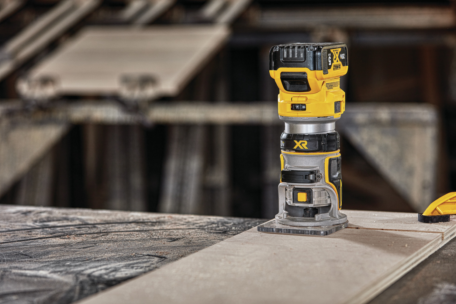 White Cap DEWALT 20V Max Brushless Compact Router