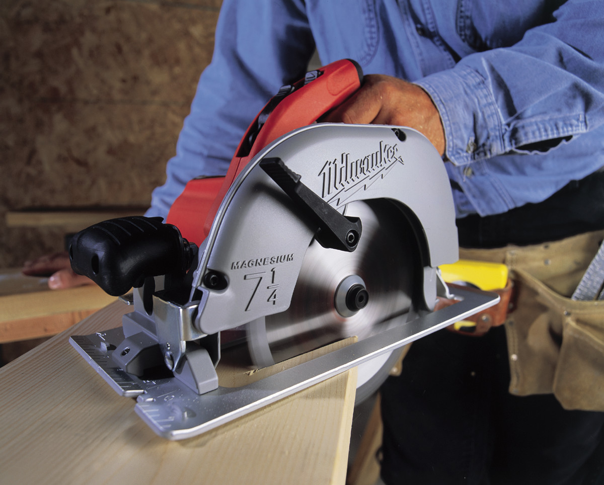 Milwaukee left blade online circular saw