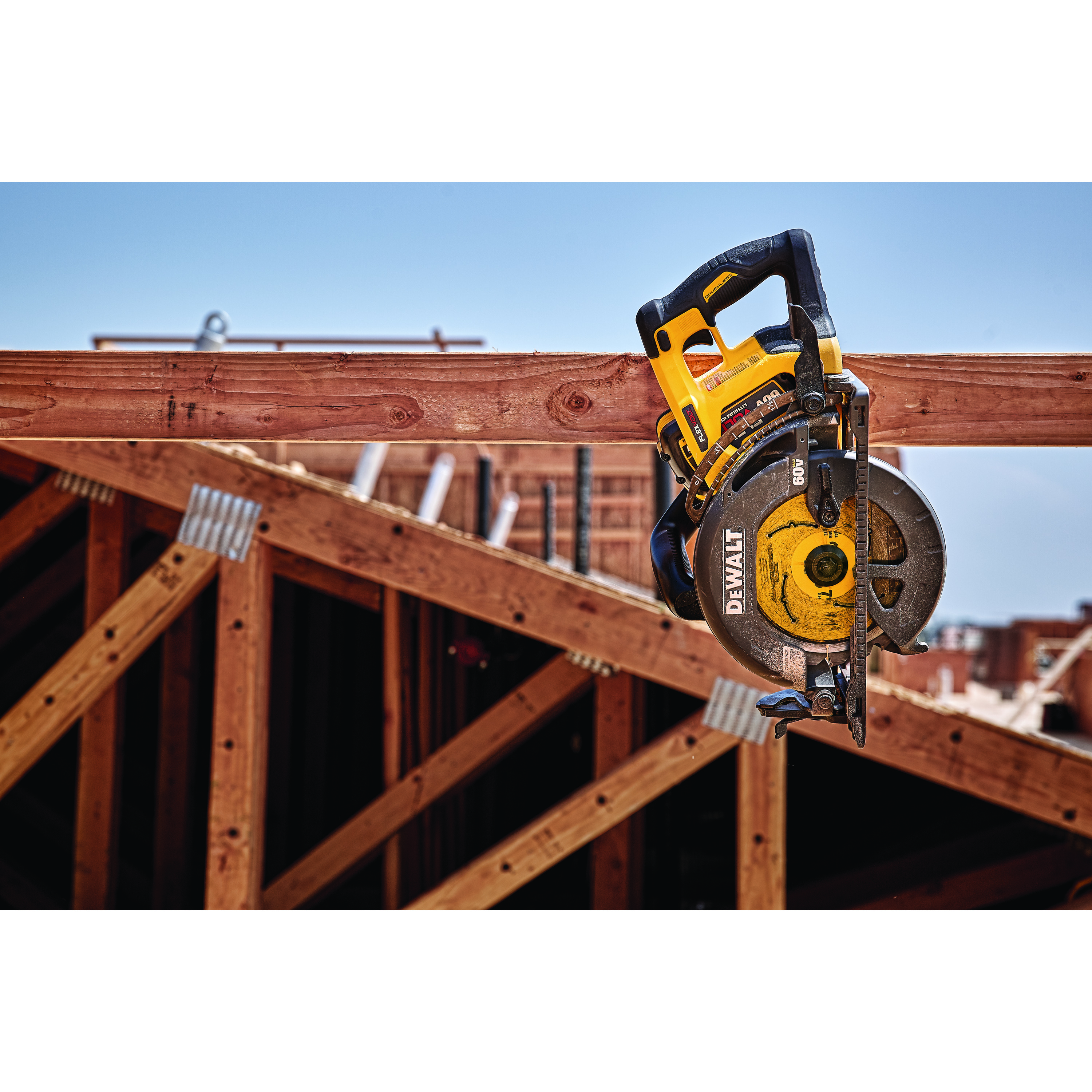 DEWALT Perform & Protect 71/4" 60V FLEXVOLT MAX Worm Drive Style