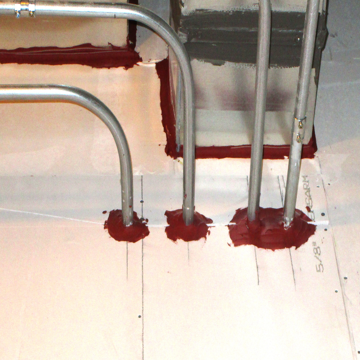 Specified Technologies SpecSeal LC 20 oz Sausage Red Endothermic