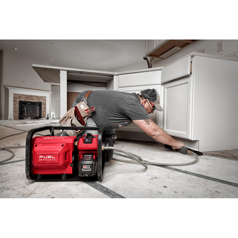 Milwaukee M18 FUEL Brushless 2 Gal. Portable 135 psi Cordless Air  Compressor (Tool Only) - Power Townsend Company