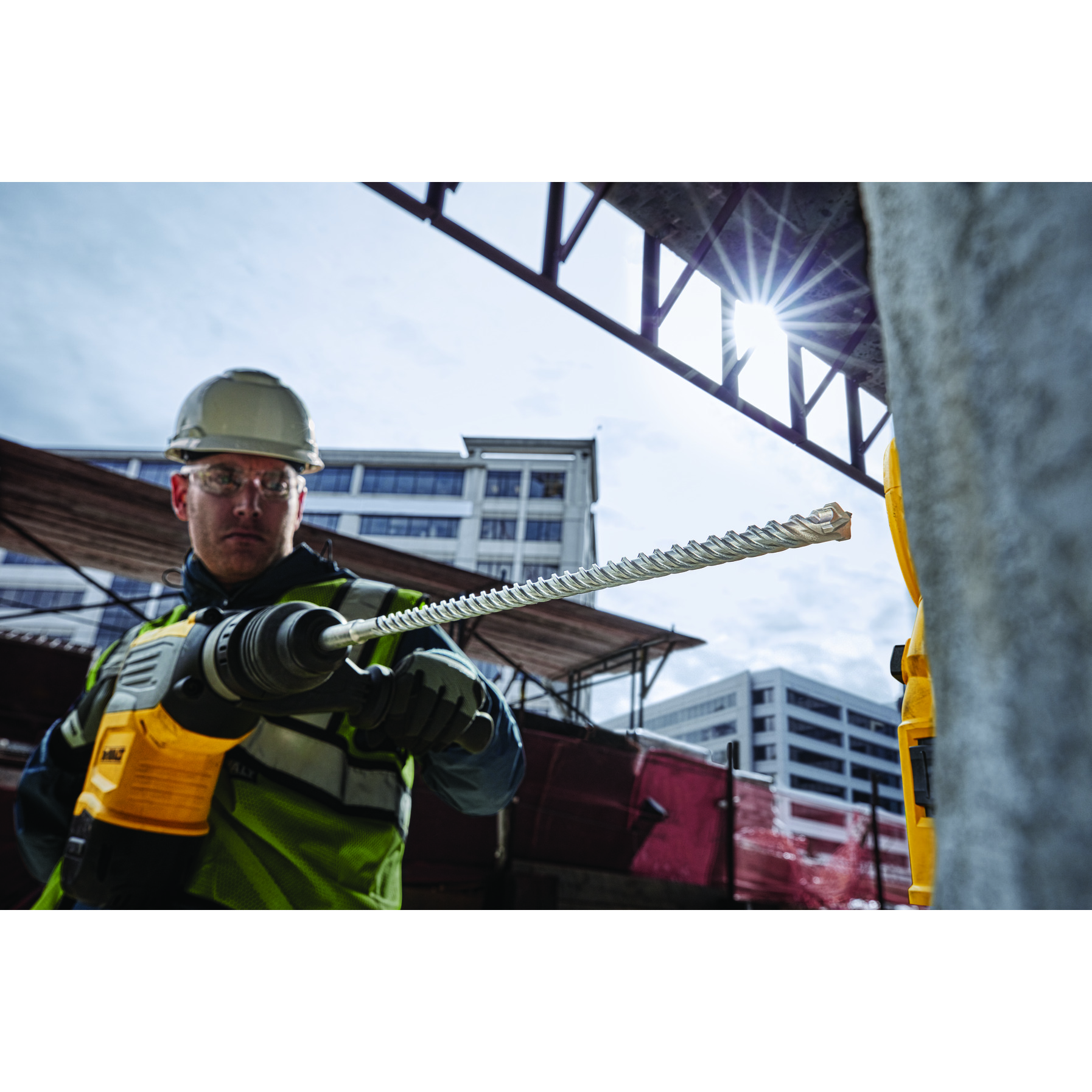 DEWALT 11/16" x 16" x 21" SDS Max High Impact Quad 4 Cutter Drill Bit White Cap