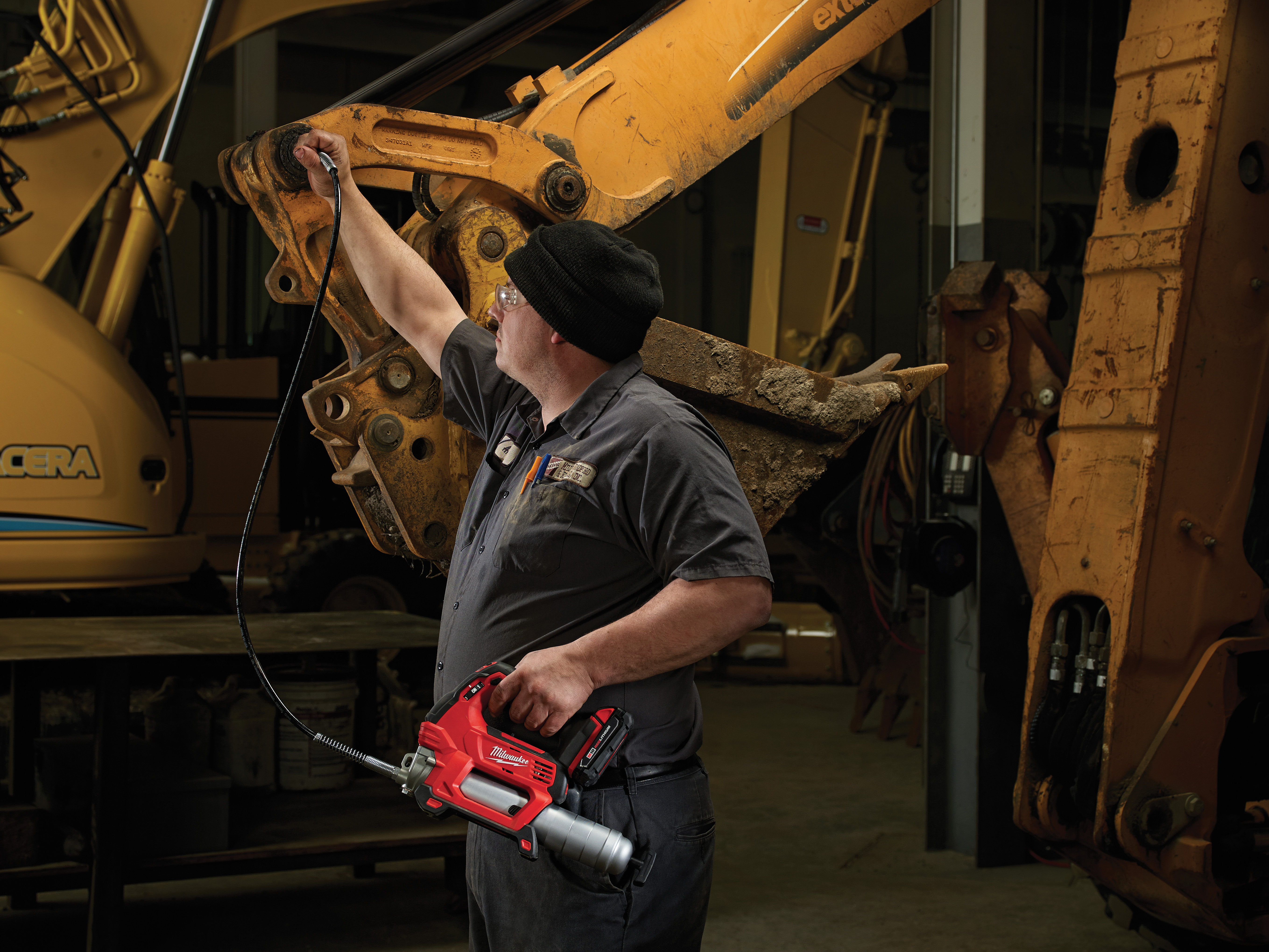 Milwaukee M18 Grease Gun with 2 Batteries White Cap